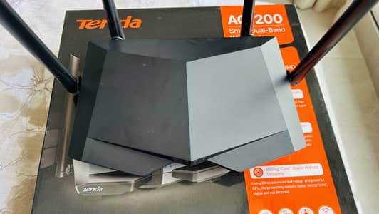 AC1200 Tenda Dual-Band WiFi Router - Almost New