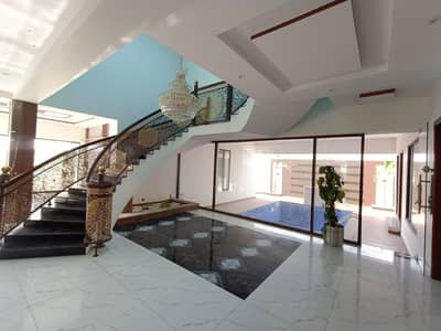 1000sq yd Luxury Villa with Designer Kitchen, Washroom and Elevation. Ready to Move