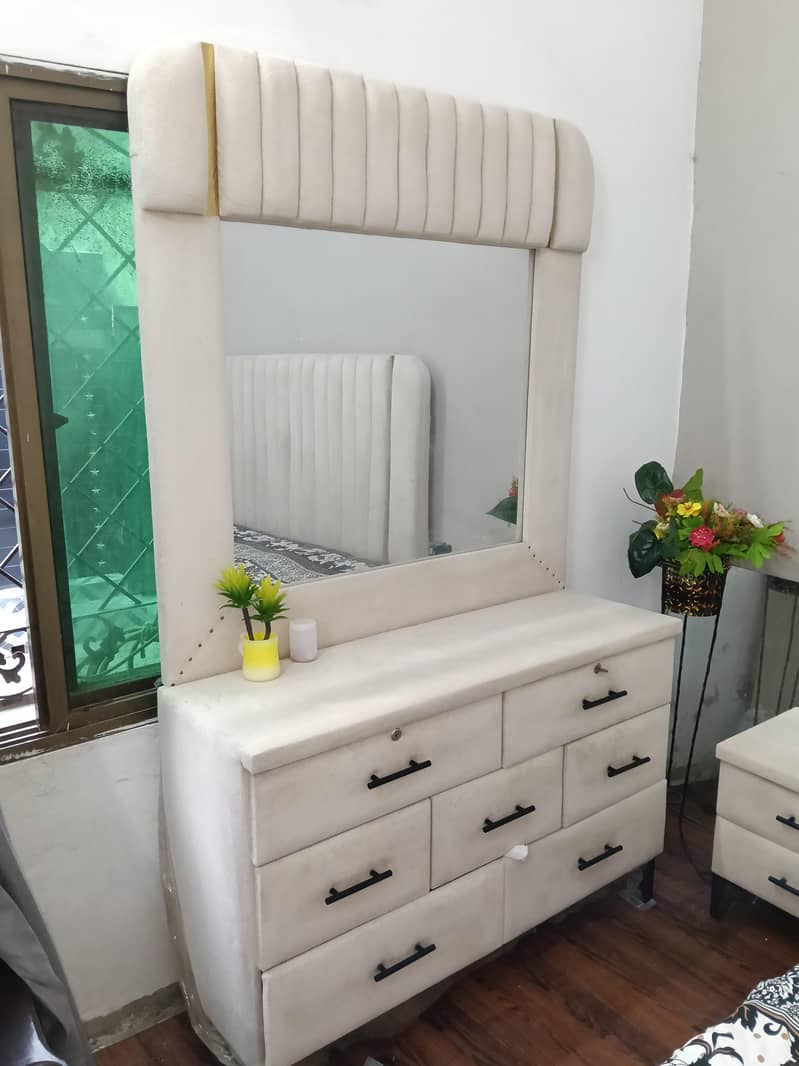 Bed & dressing table 1