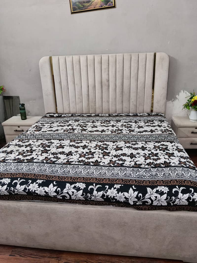 Bed & dressing table 4