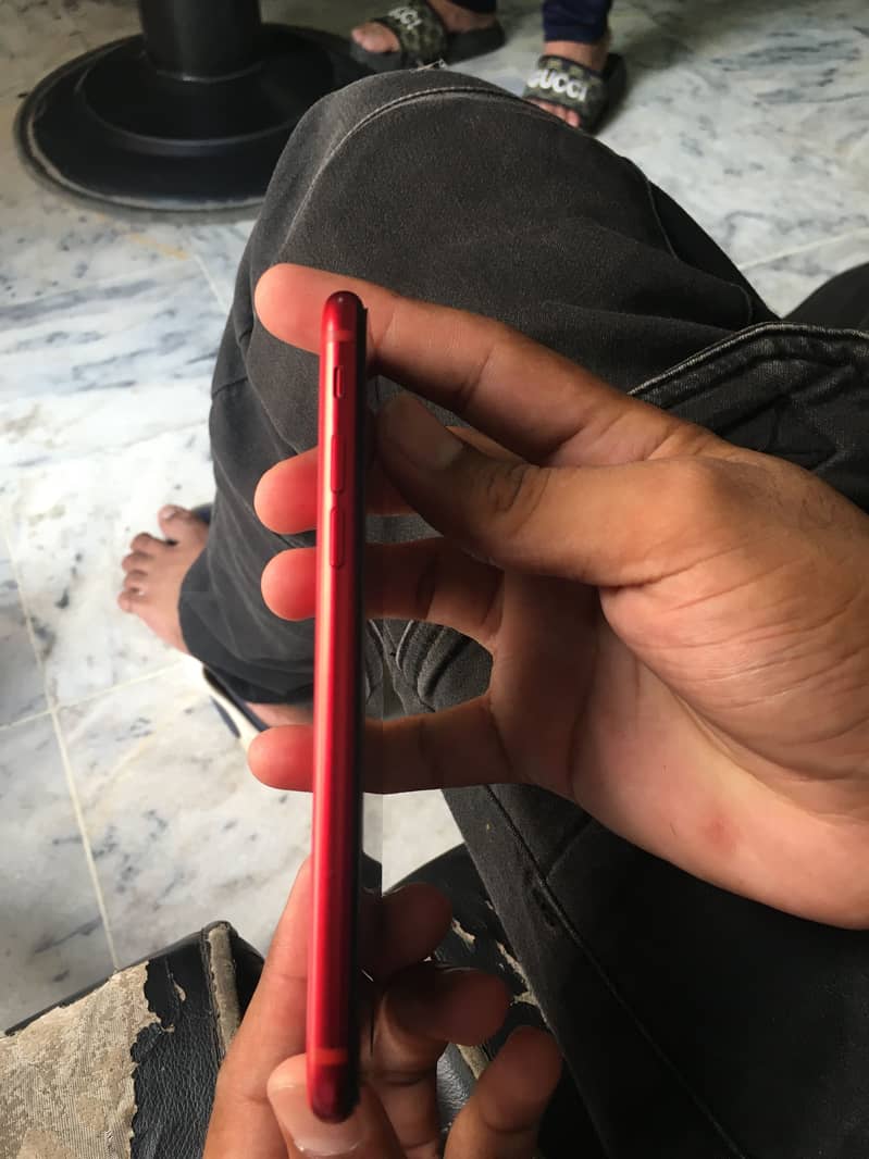 Apple iPhone SE2000 3