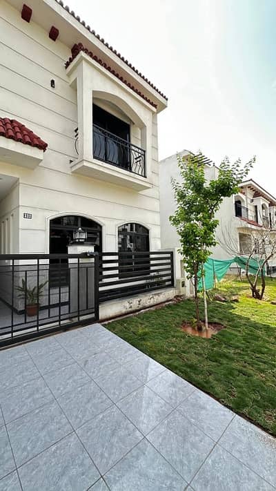 5 Marla Full House For Rent In Park View City Islamabad 3 Bedrooms, Modern Living