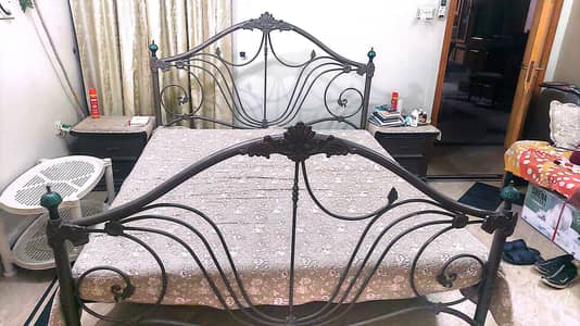 Complete Queen Bedroom Set - Metal Bed + 2 Matching Side Tables |