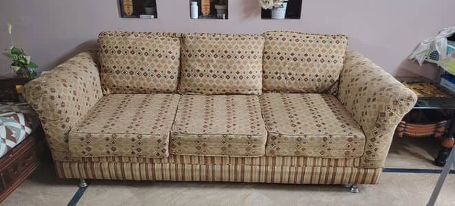 Sofa in good condition 3+1+1 5 seater