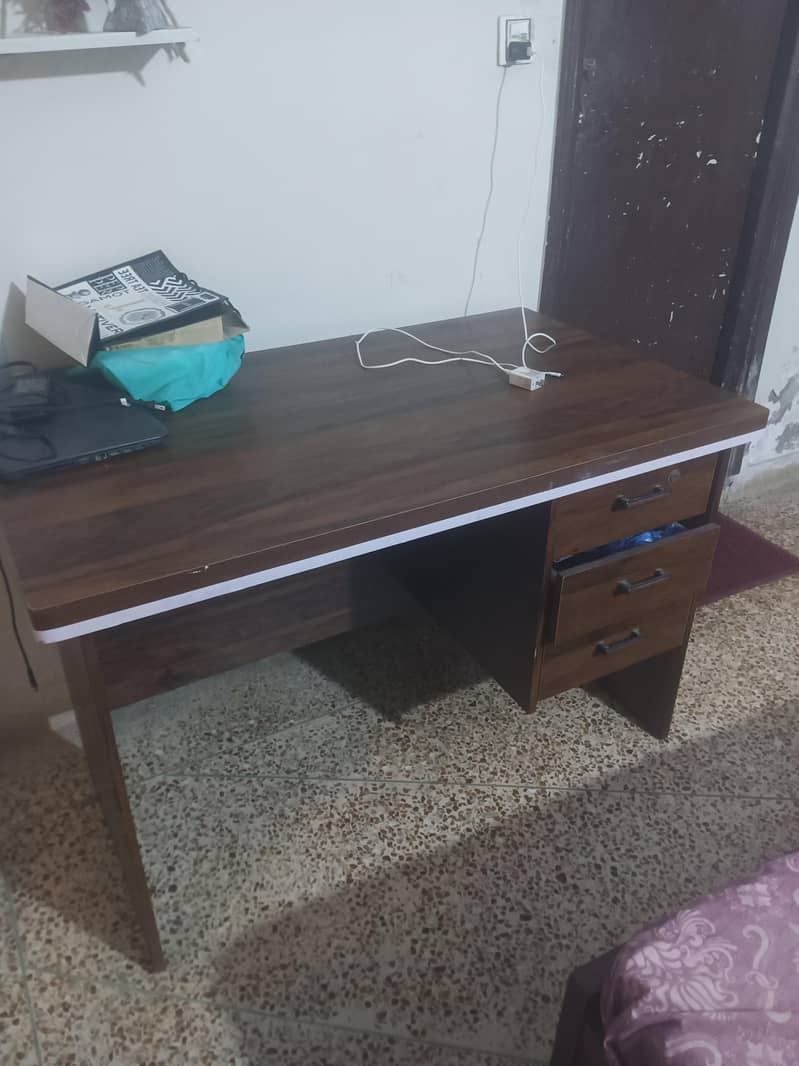 Study table 10/10 0