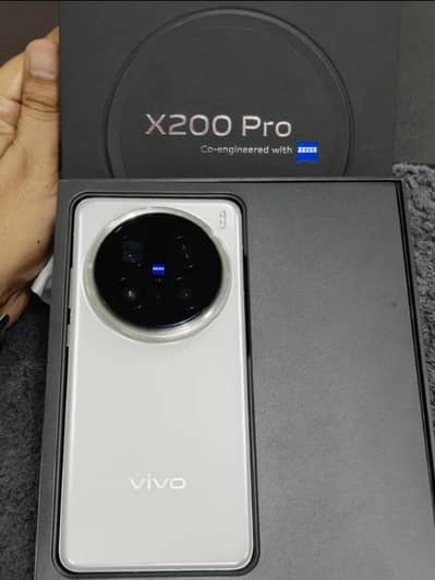 Vivo x200 Pro 16 512 pta approved with box urgent sale