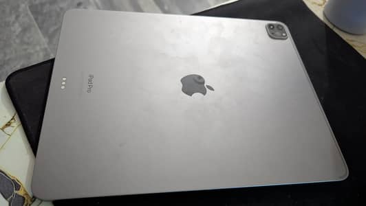 iPad M2 chip 256 gb with box
