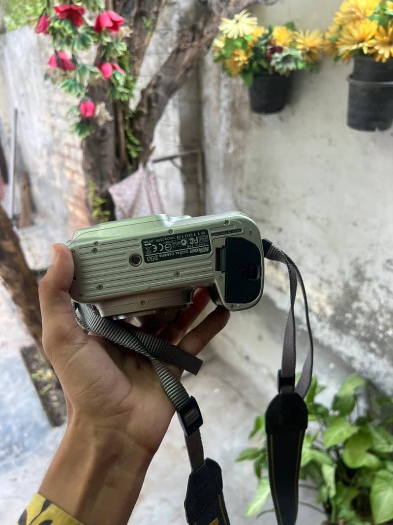 Nikon camera d50 2