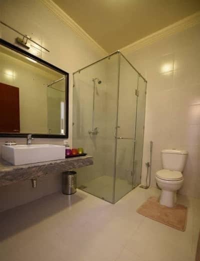 3Bed DDL 200sq yd Villa FOR SALE. All amenities nearby including Parks, Mosques and Gallery