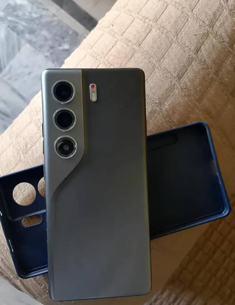 Tecno CAMON 40 0
