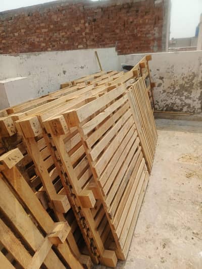 1000/ pellet wood pallet new and used in good condition