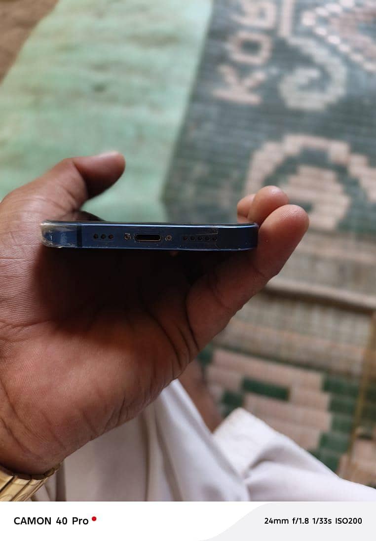 Apple iPhone 13 4