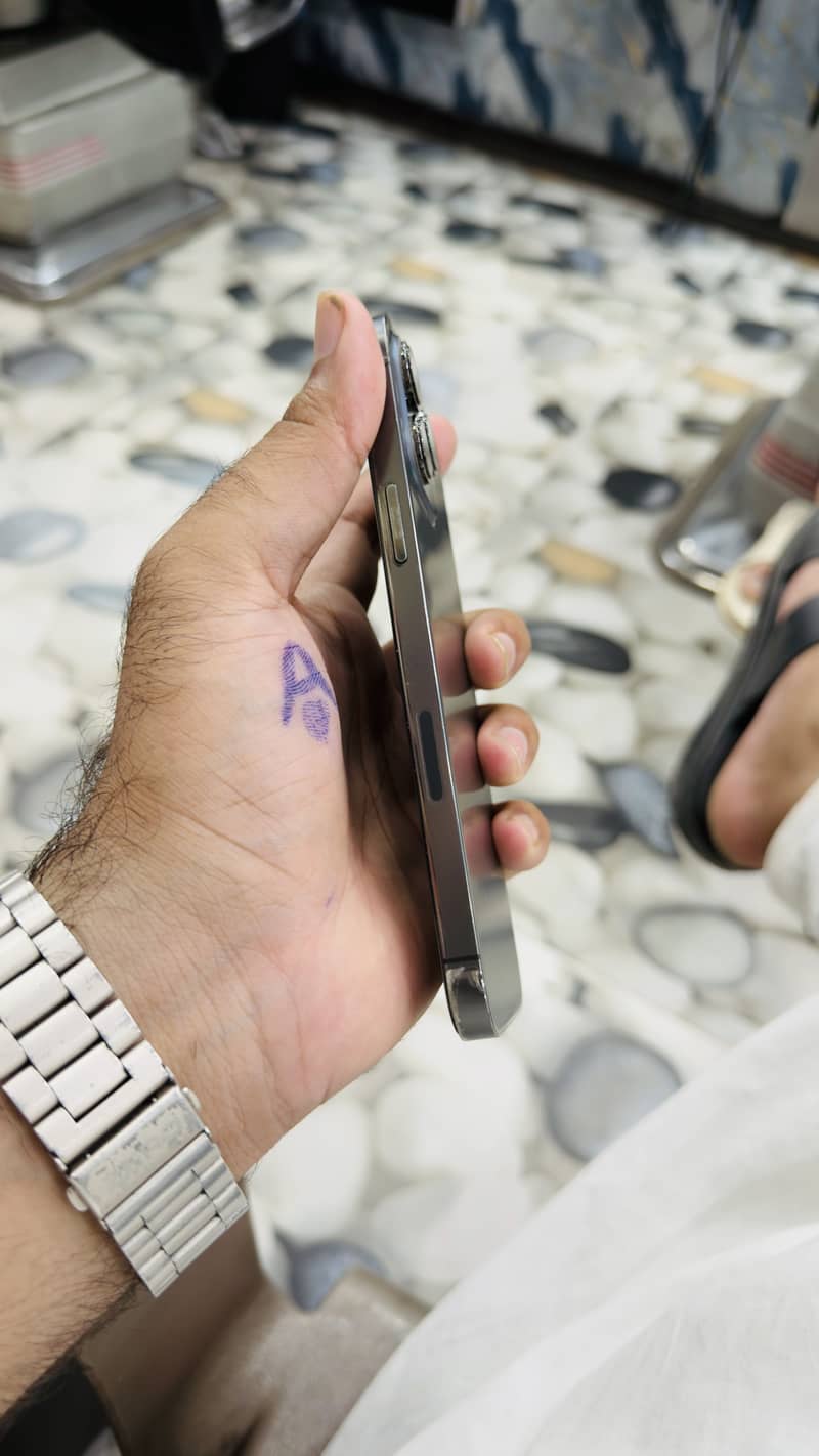 iPhone 13 Pro Max 6