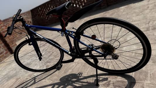 Nesto 700C Hybrid Bicycle – Excellent Condition