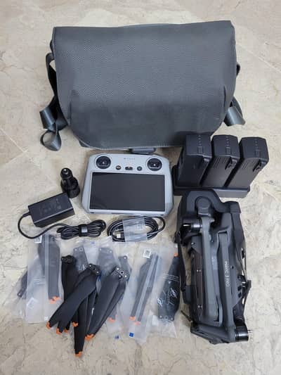 Dji mavic 3 pro (10/10++) Like new (Fly more combo)