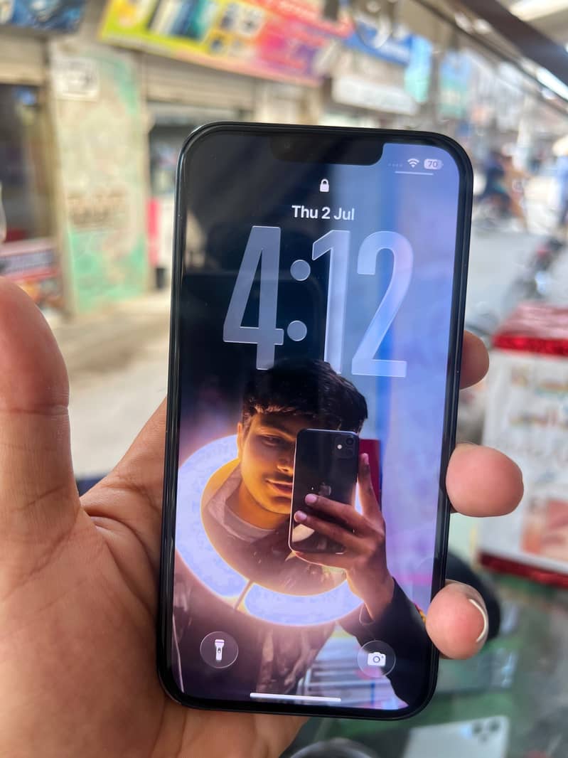 Apple iPhone 16e 1