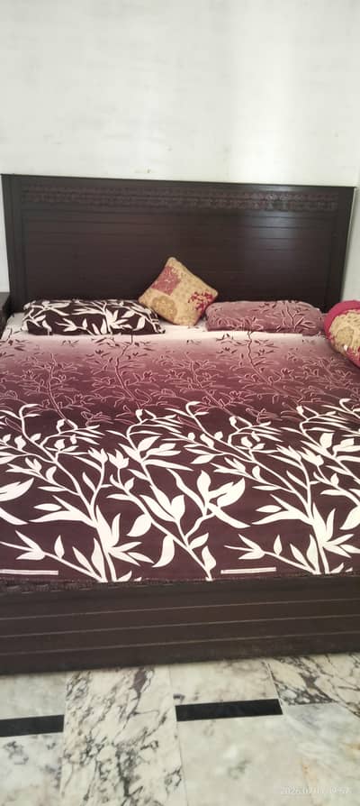 King Size Wooden Bed with Spring Mattress for Sale