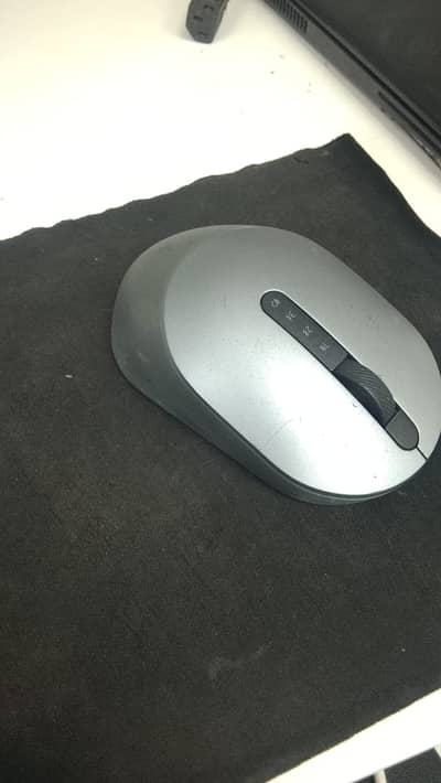 Good Condition Dell wireless Mouse in Gray color