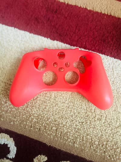 2 Original Xbox Wireless Controllers + 2 Protective Covers