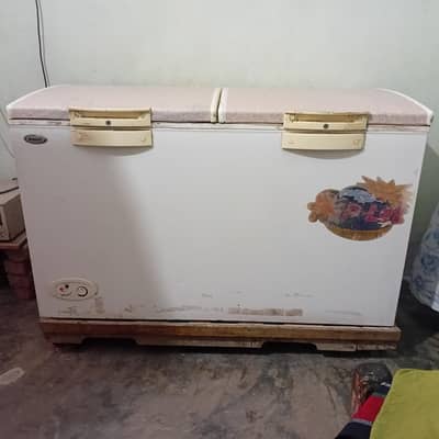 waves freezer excellent working