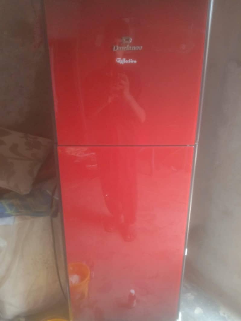 dawlance medium size fridge 0