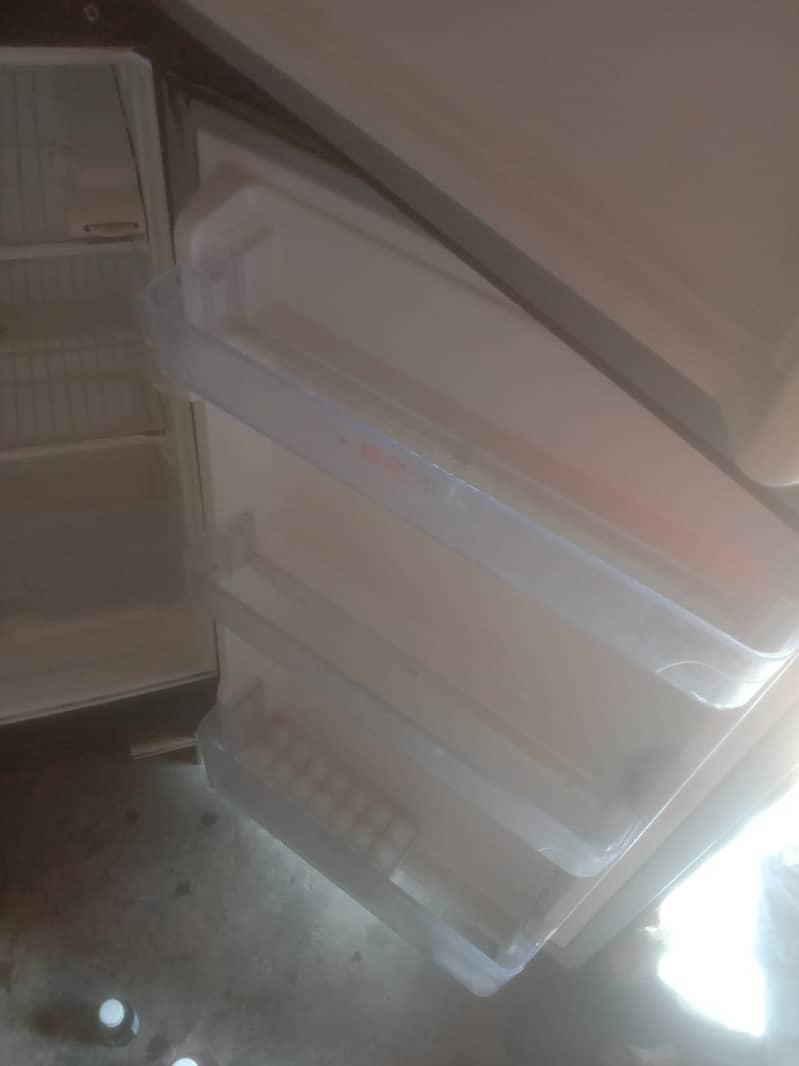 dawlance medium size fridge 2