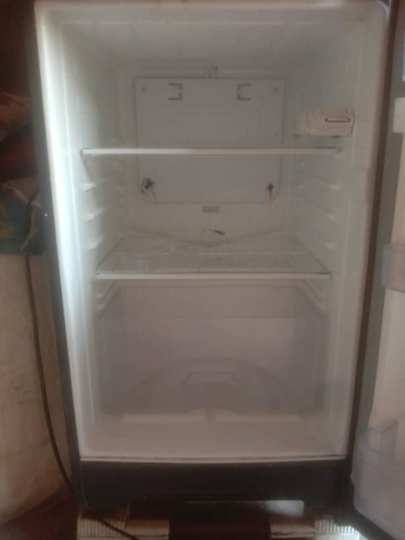 dawlance medium size fridge 5