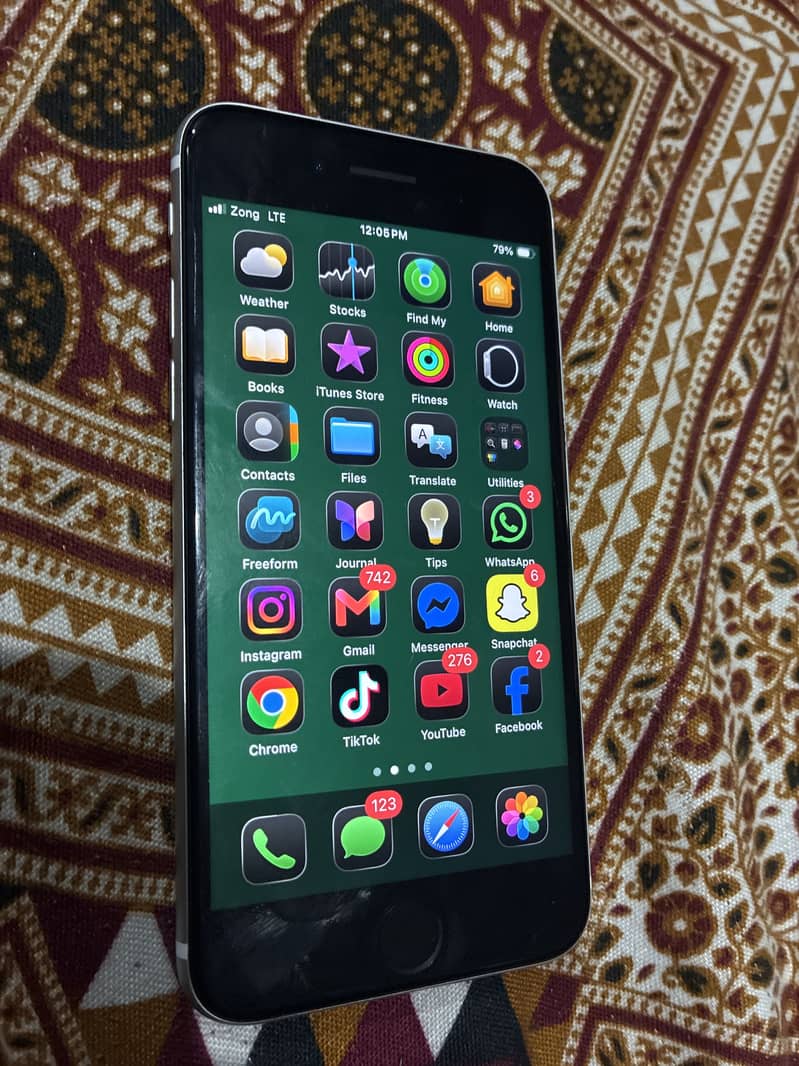 Apple iPhone SE 0