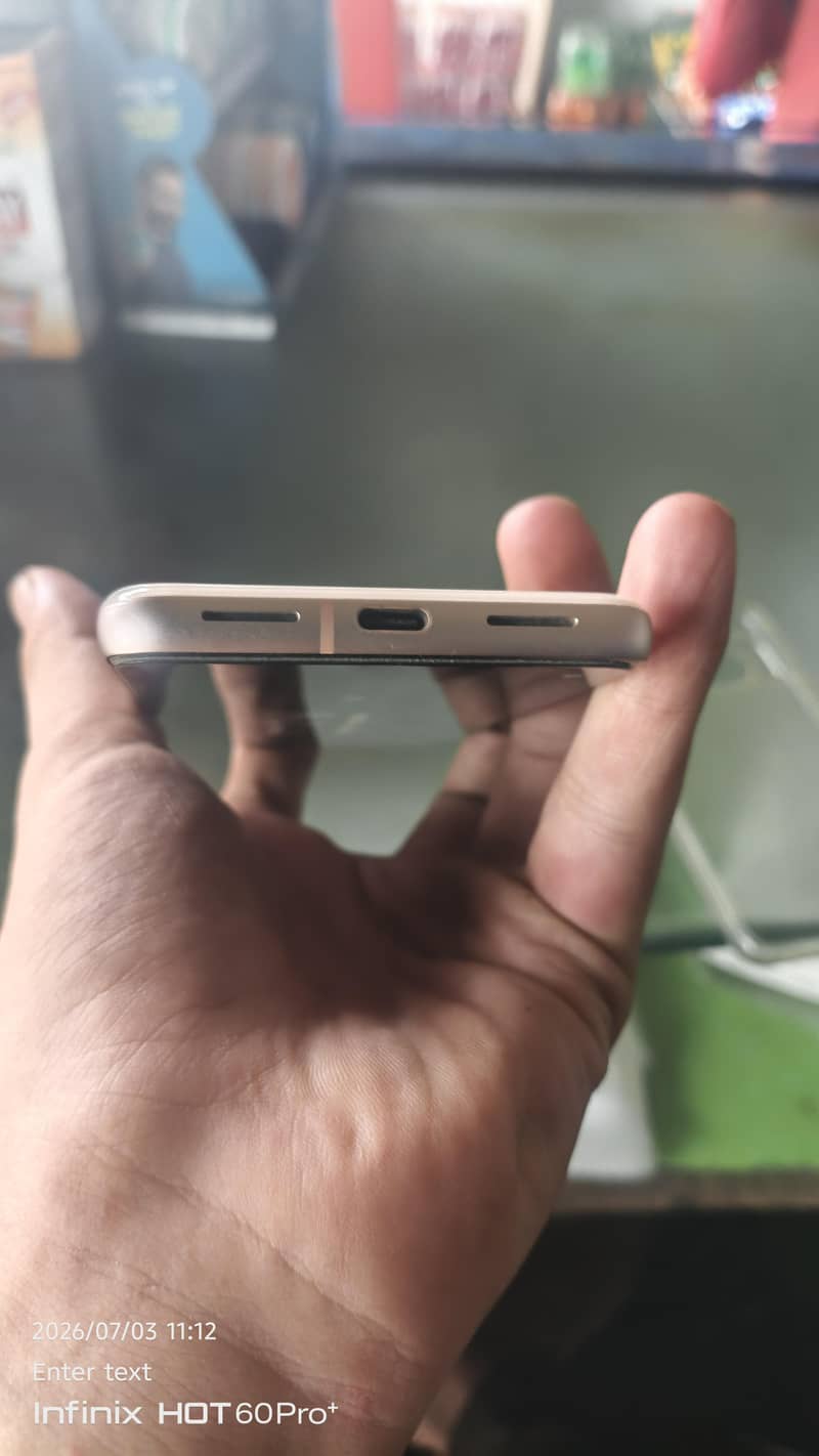 Google Pixel 8 4