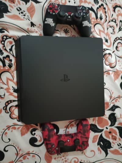 Playstation 4 with 2 controller 