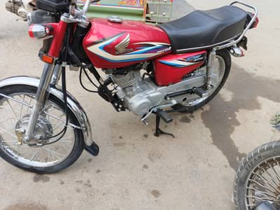 Honda cg125 in very good condition  03174946099