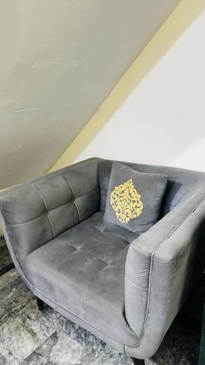 1,2,3 sofa set available 8/10 condition