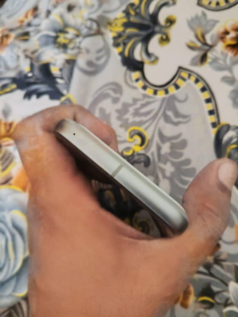 Google Pixel 8 3