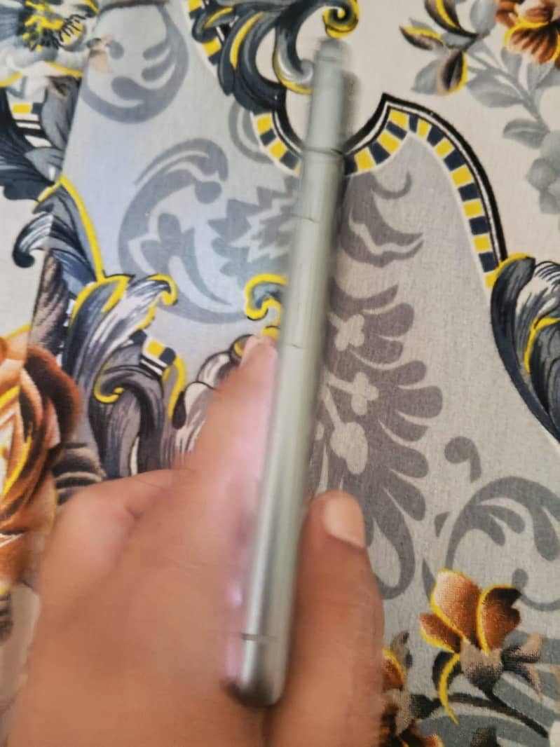 Google Pixel 8 4