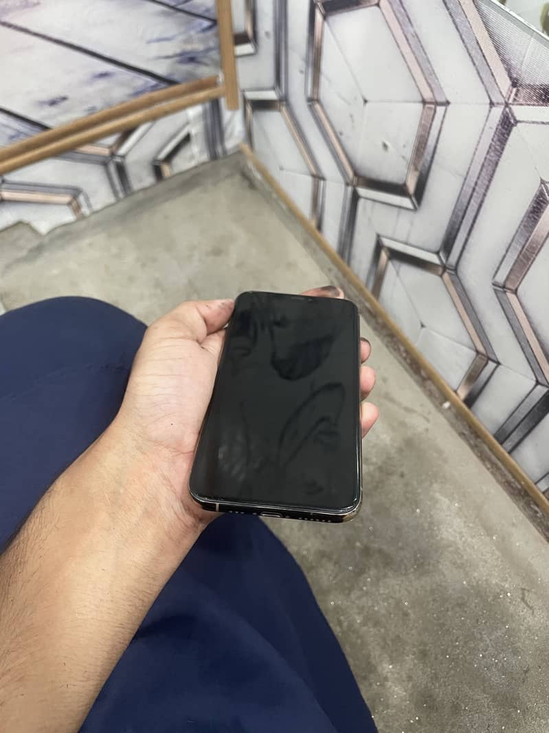 IPHONE 11 pro 1