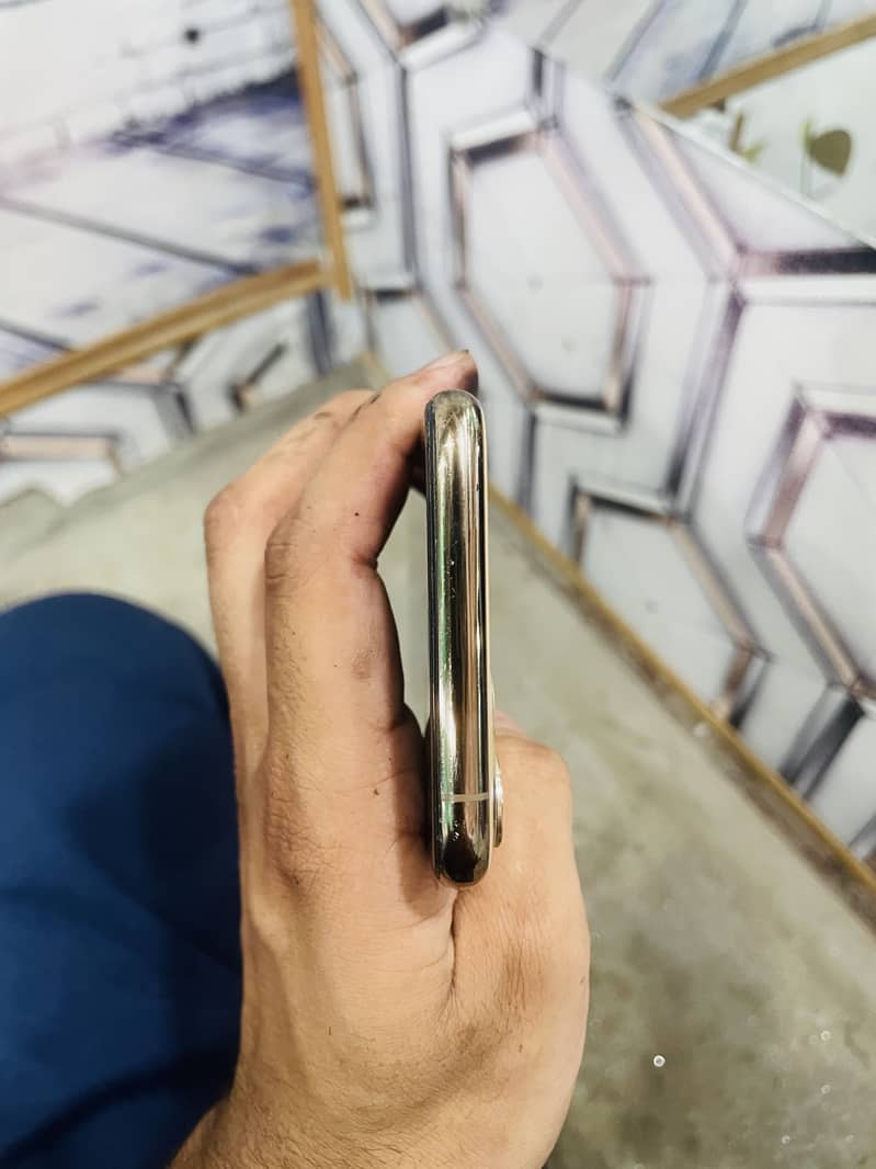 IPHONE 11 pro 5