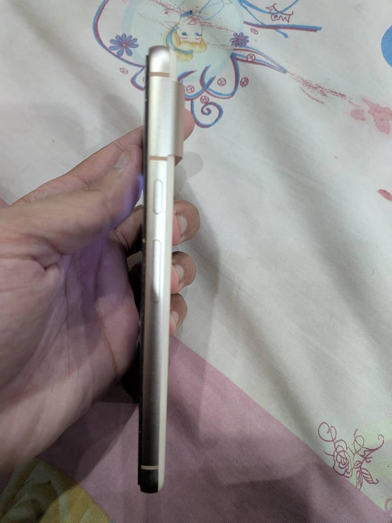 Google Pixel 8 4