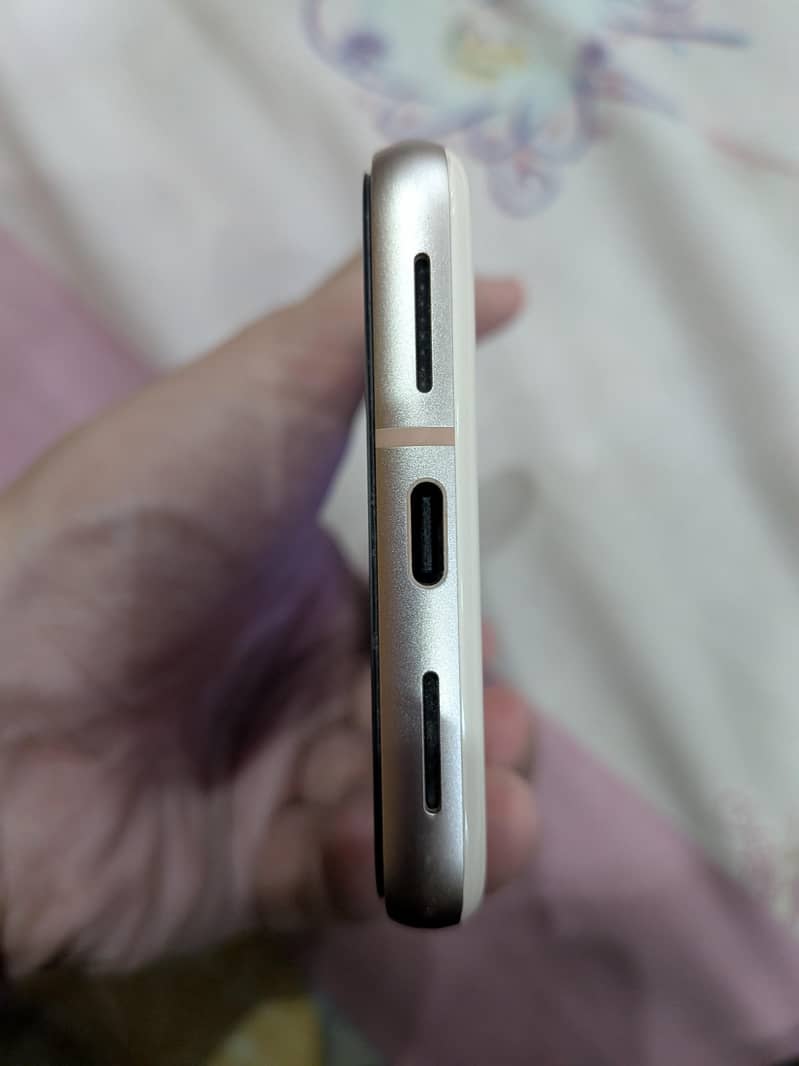 Google Pixel 8 5