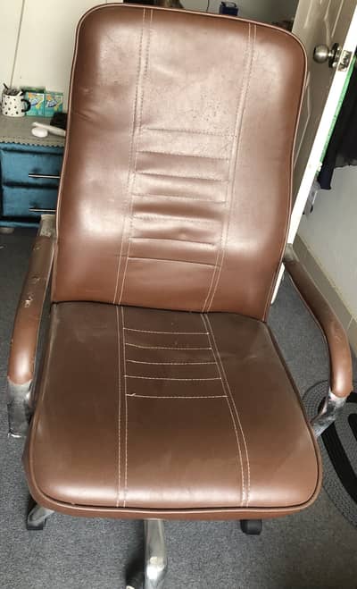 Brown Adjustable Height Office Chair – Comfortable & Sturdy