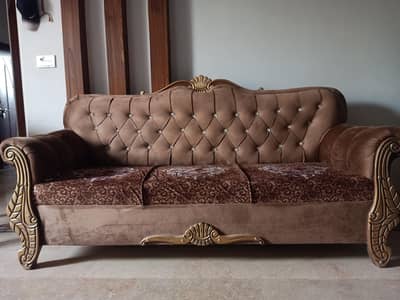 Sofa bht achi condition ma ha zida use ni hova condition like new
