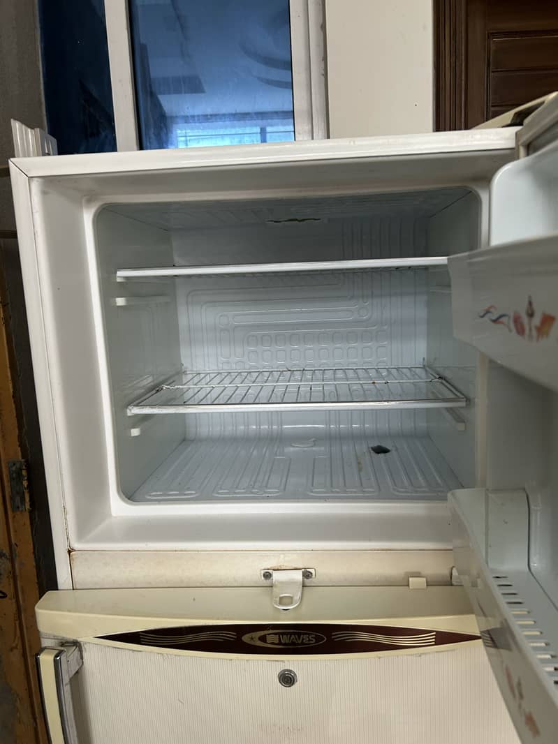 Waves Fridge 4