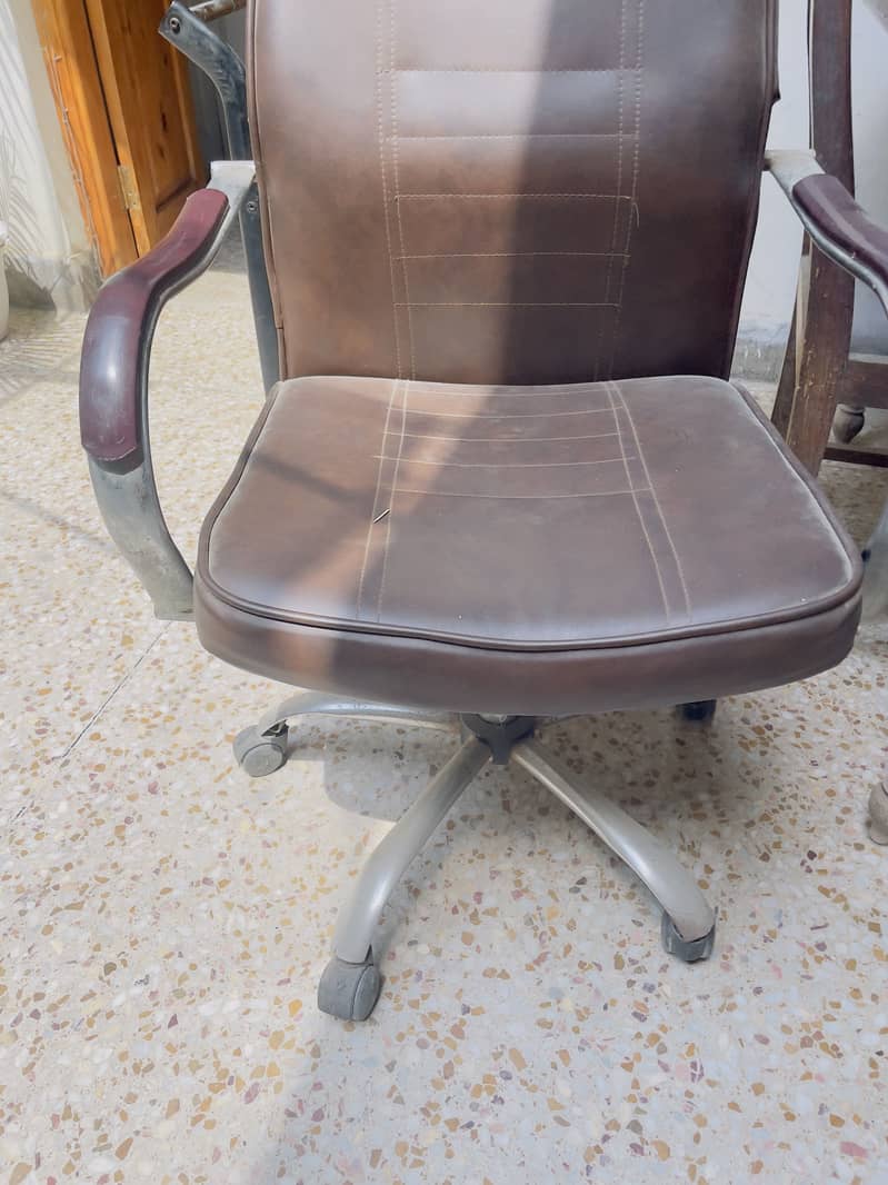 Computer table and chair 3