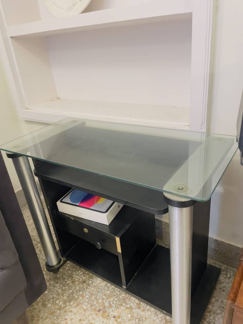 Computer table and chair 4
