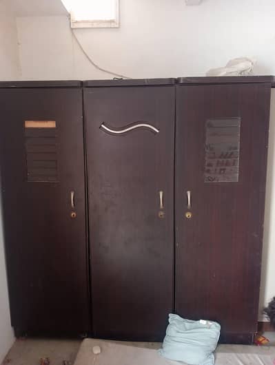 3 door wardrobe
