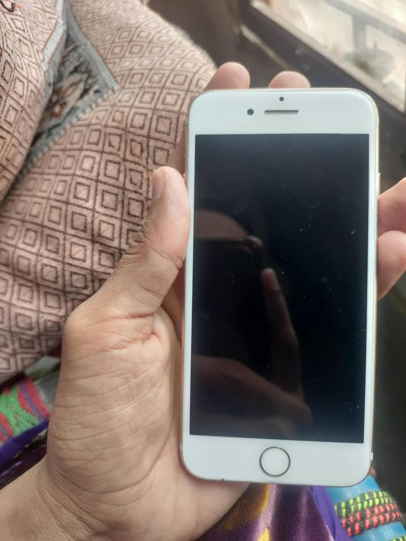 Apple iPhone 7 1