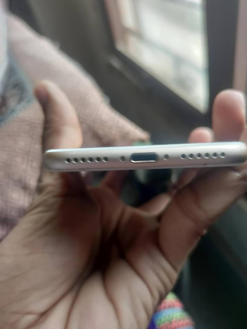 Apple iPhone 7 2