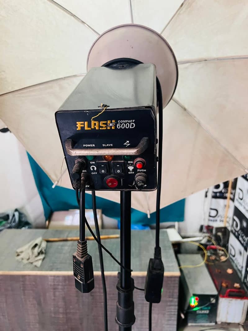 FLASH compact 600D 2