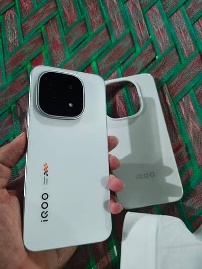 Vivo iQOO 15