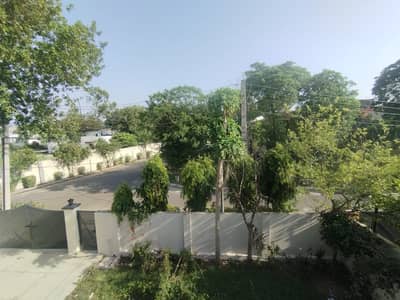 Available for RENT, 1 Kanal 4 Bedroom House in Askari-9