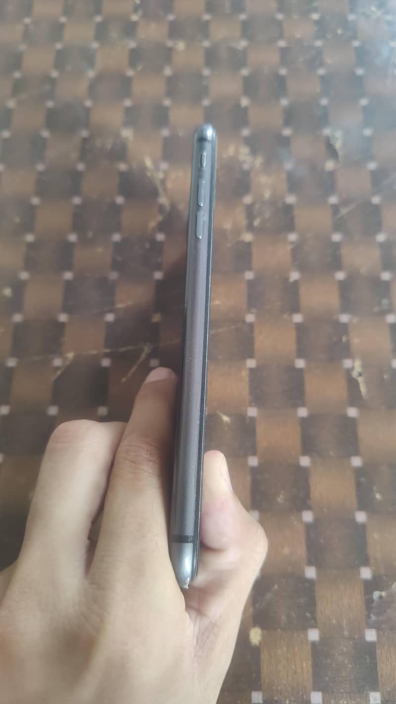 Apple iPhone 8 Plus 3